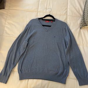 Men’s V-neck sweater